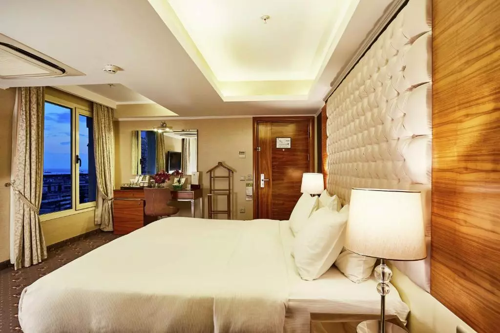 هتل دابل تری بای هیلتون